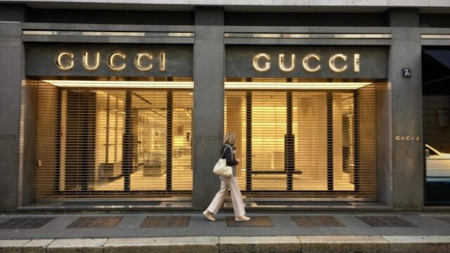 Devastazioni e saccheggi, chiudono le boutique del lusso: danni oltre il milione di euro