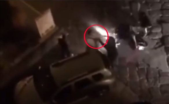 Rapina una coppia con la pistola e porta via lo scooter: 19enne arrestato