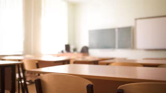 Studente aggredisce un docente durante le lezioni, il ragazzo accompagnato in caserma