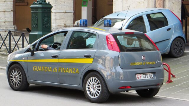 Napoli, articoli di Halloween non sicuri: la Guardia di Finanza ne sequestra oltre 270mila