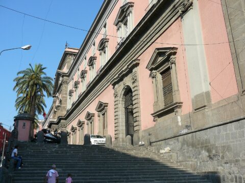 Musei gratis 1 novembre: la facciata del Museo Archeologico Nazionale di Napoli
