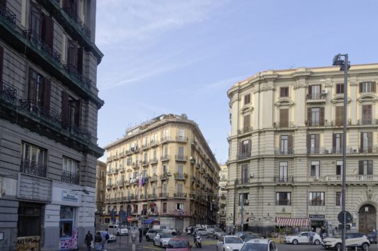 Napoli, corteo contro il carovita: migliaia in strada dalla stazione al porto