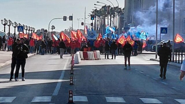 Proteste lavoratori ex Ilva: “Non siamo degli schiavi”